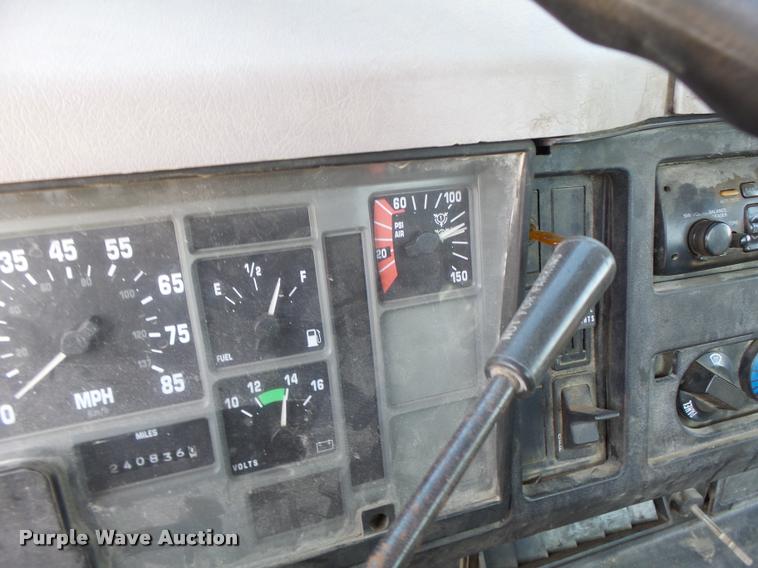 image for item DB5874 1998 International 8200 semi truck