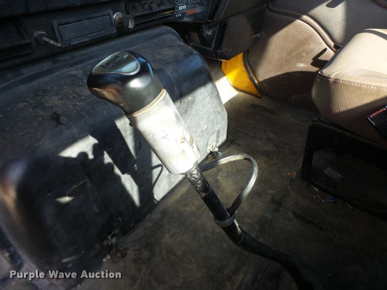 image for item DB5874 1998 International 8200 semi truck