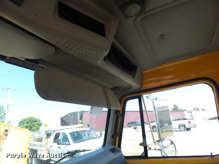 image for item DB5874 1998 International 8200 semi truck