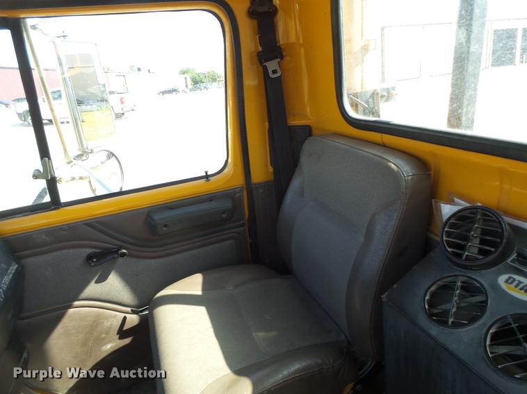 image for item DB5874 1998 International 8200 semi truck