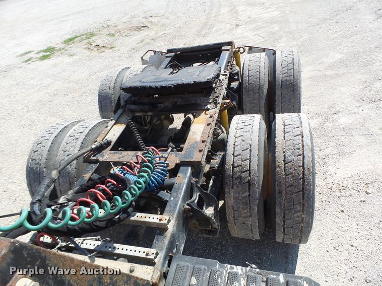 image for item DB5874 1998 International 8200 semi truck