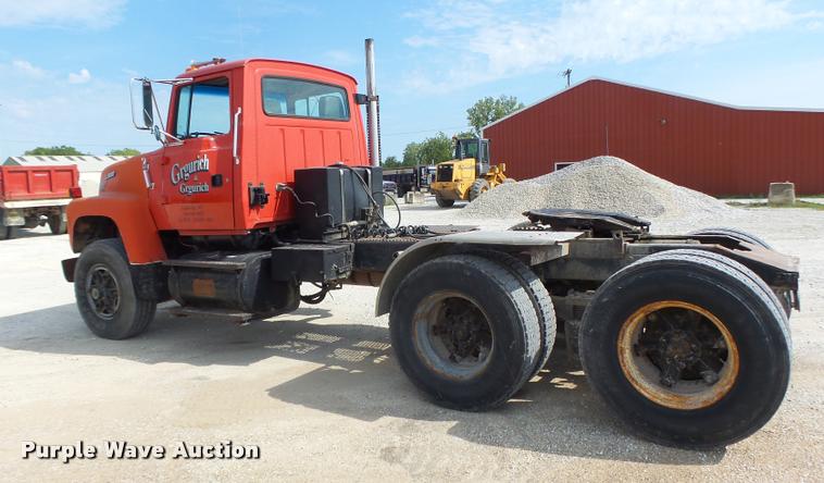 image for item DB5879 1992 Ford L9000 semi truck
