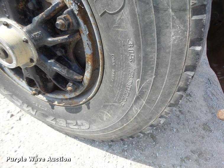 image for item DB5879 1992 Ford L9000 semi truck