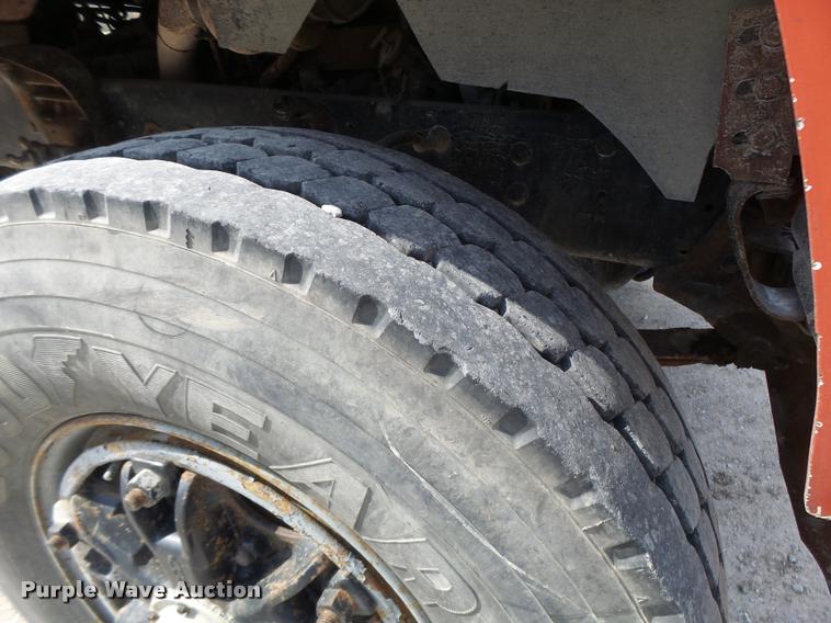 image for item DB5879 1992 Ford L9000 semi truck