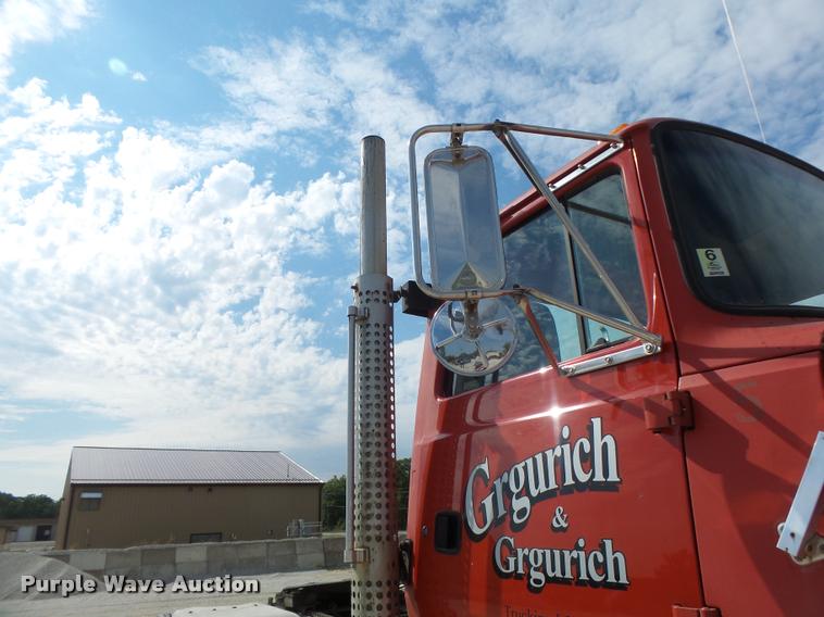 image for item DB5879 1992 Ford L9000 semi truck