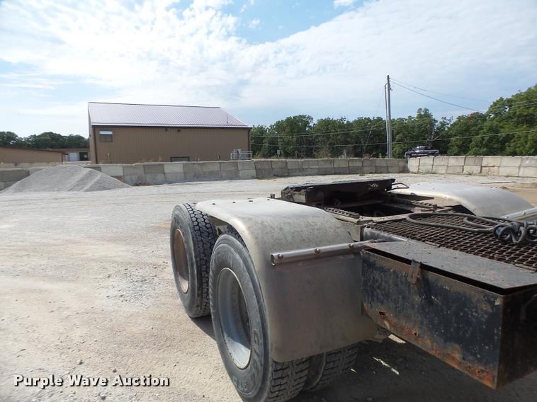 image for item DB5879 1992 Ford L9000 semi truck