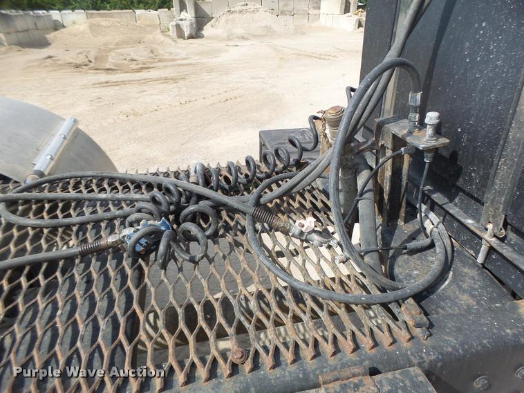 image for item DB5879 1992 Ford L9000 semi truck