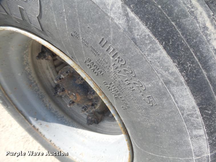 image for item DB5879 1992 Ford L9000 semi truck