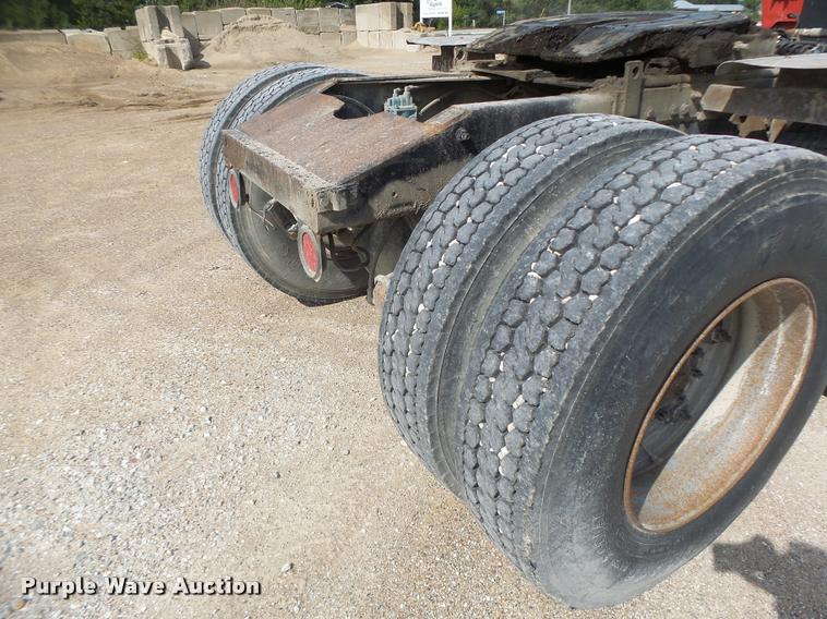 image for item DB5879 1992 Ford L9000 semi truck