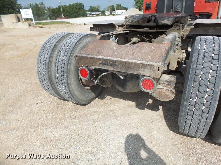 image for item DB5879 1992 Ford L9000 semi truck