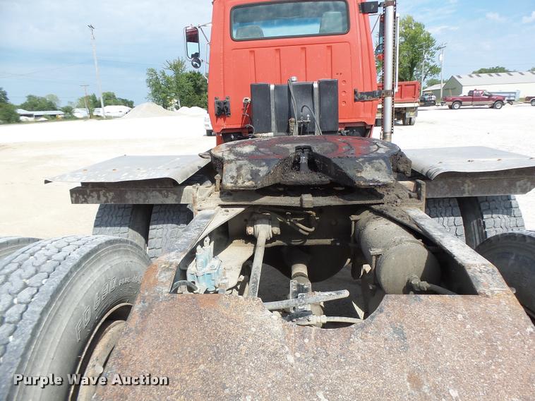 image for item DB5879 1992 Ford L9000 semi truck