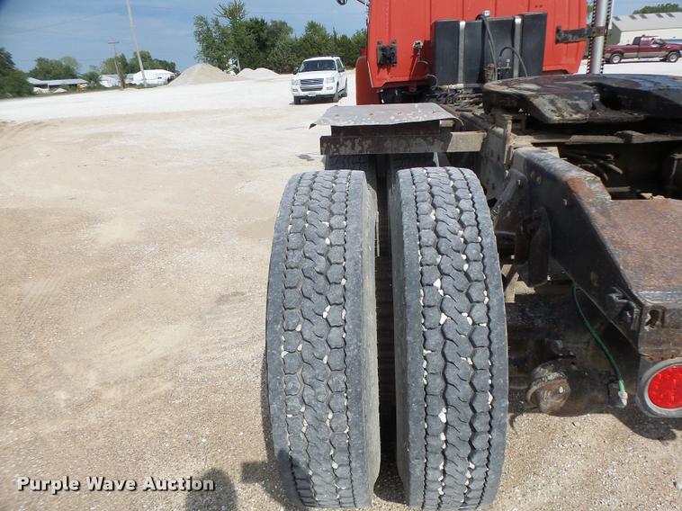 image for item DB5879 1992 Ford L9000 semi truck