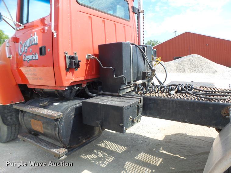 image for item DB5879 1992 Ford L9000 semi truck