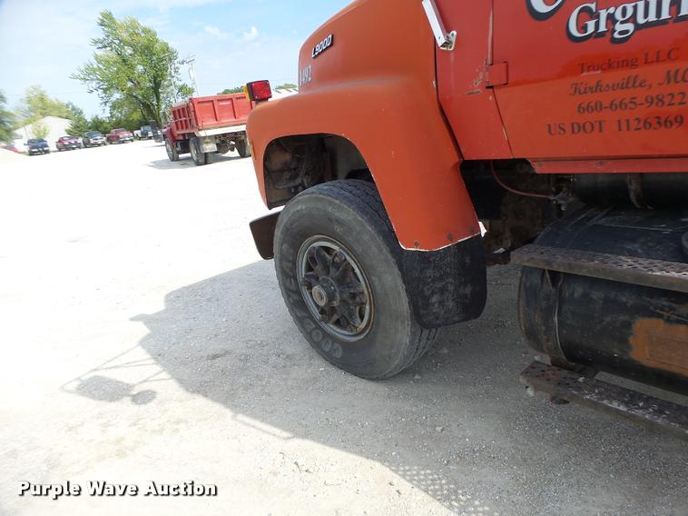 image for item DB5879 1992 Ford L9000 semi truck