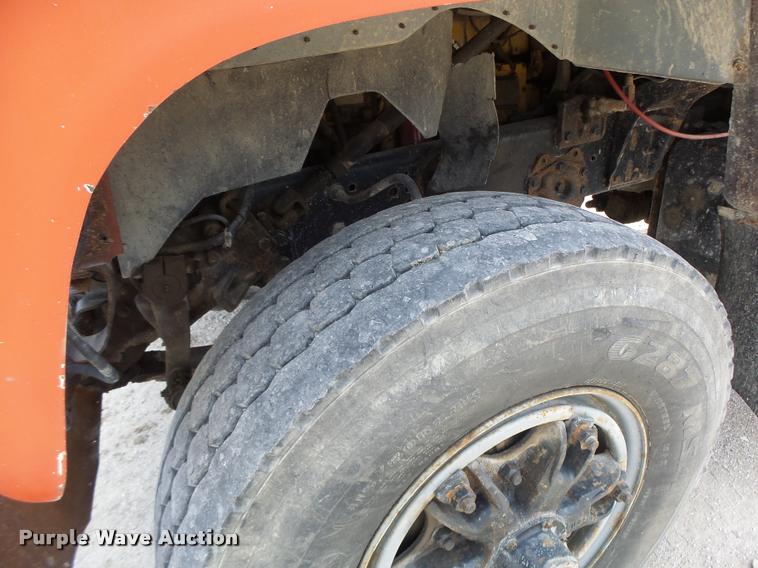 image for item DB5879 1992 Ford L9000 semi truck