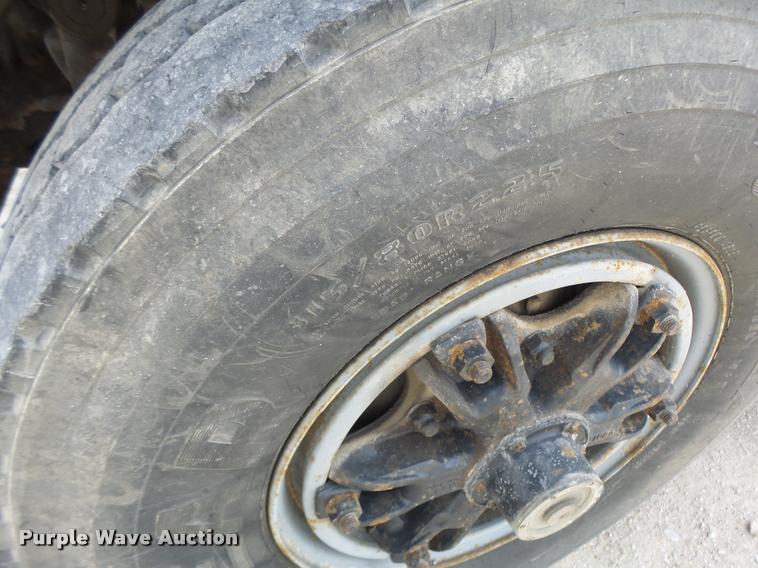 image for item DB5879 1992 Ford L9000 semi truck