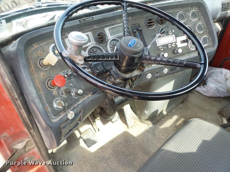 image for item DB5879 1992 Ford L9000 semi truck