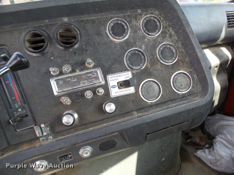 image for item DB5879 1992 Ford L9000 semi truck