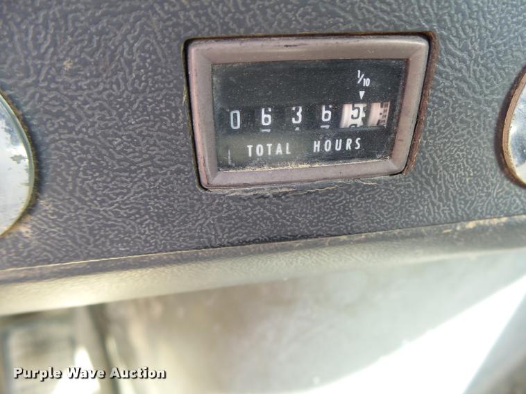 image for item DB5879 1992 Ford L9000 semi truck