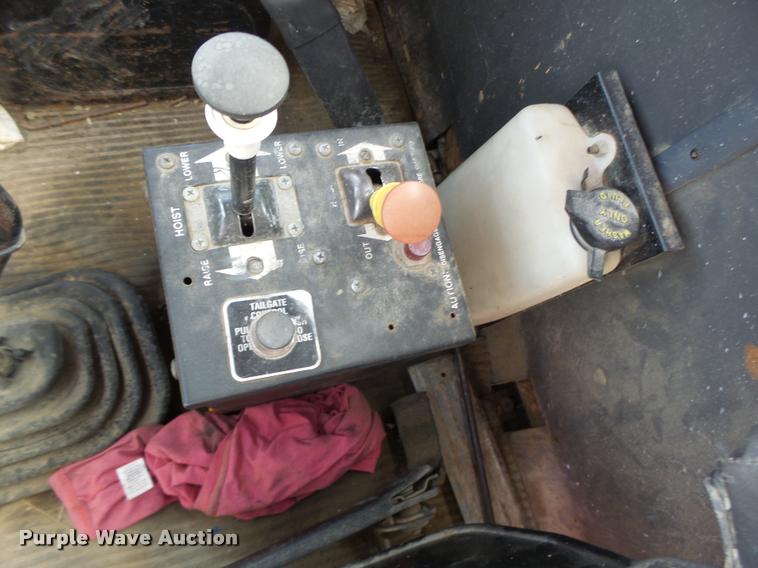 image for item DB5879 1992 Ford L9000 semi truck