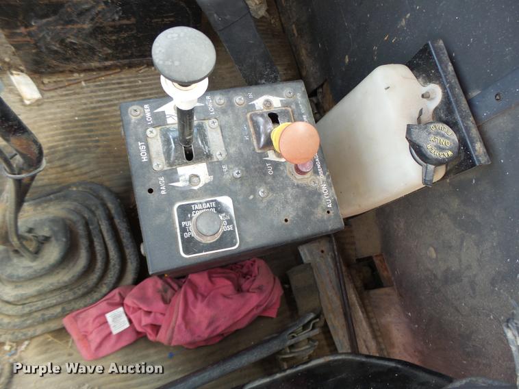 image for item DB5879 1992 Ford L9000 semi truck