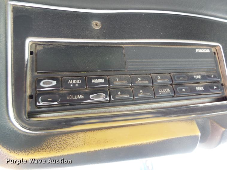 image for item DB5879 1992 Ford L9000 semi truck