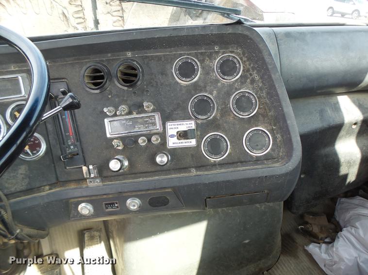 image for item DB5879 1992 Ford L9000 semi truck