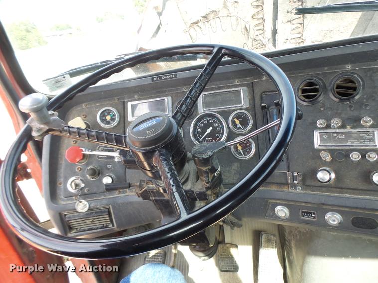 image for item DB5879 1992 Ford L9000 semi truck