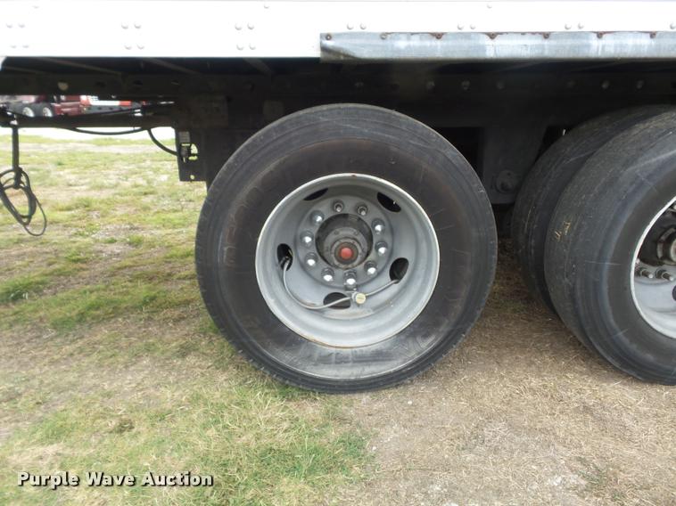 image for item DB6444 2009 Utility 3000R refrigerated van trailer