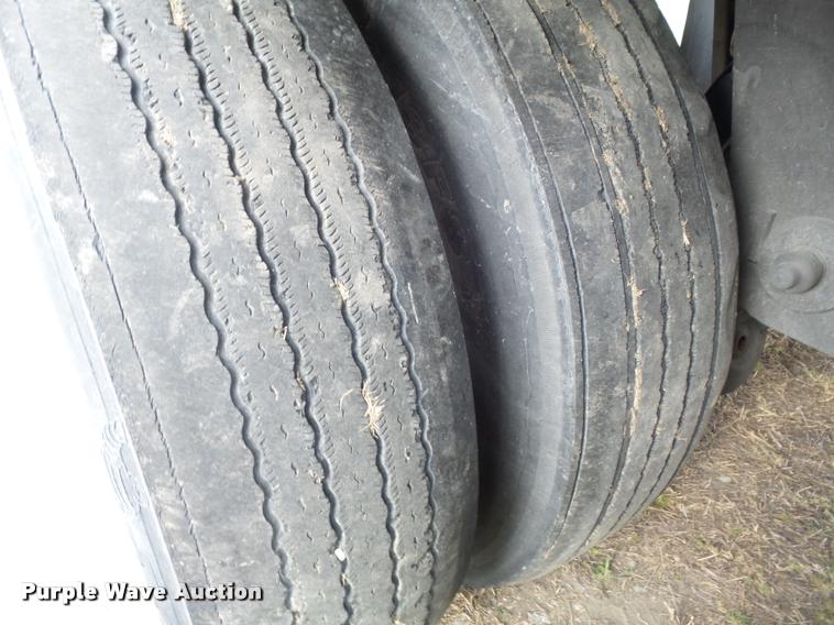 image for item DB6444 2009 Utility 3000R refrigerated van trailer