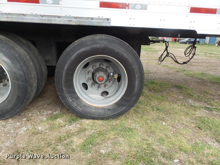 image for item DB6444 2009 Utility 3000R refrigerated van trailer