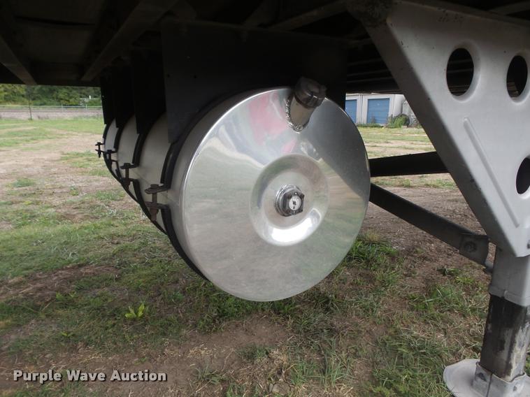 image for item DB6444 2009 Utility 3000R refrigerated van trailer