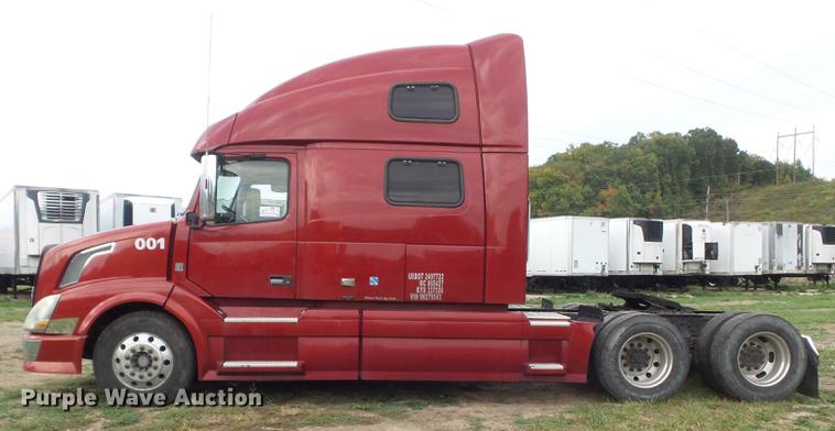 image for item DB6445 2009 Volvo VNL semi truck