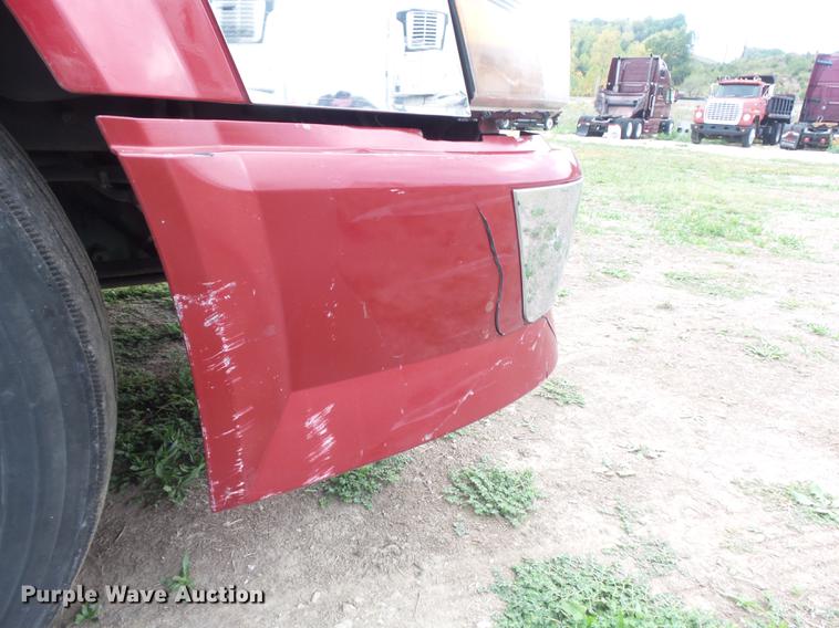 image for item DB6445 2009 Volvo VNL semi truck