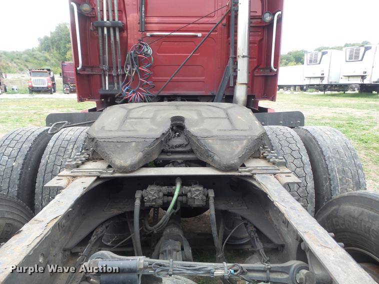 image for item DB6445 2009 Volvo VNL semi truck