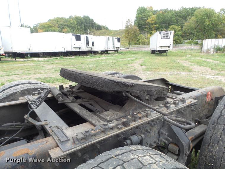 image for item DB6445 2009 Volvo VNL semi truck