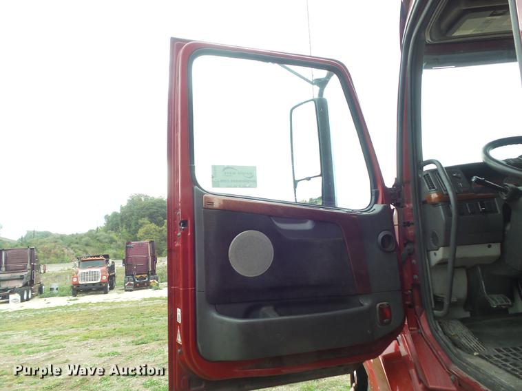 image for item DB6445 2009 Volvo VNL semi truck