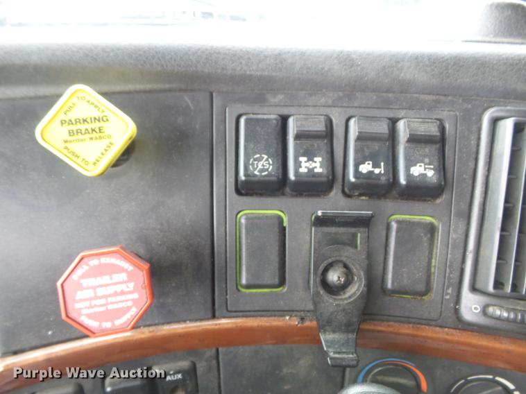 image for item DB6445 2009 Volvo VNL semi truck