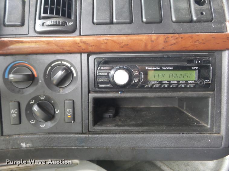 image for item DB6445 2009 Volvo VNL semi truck