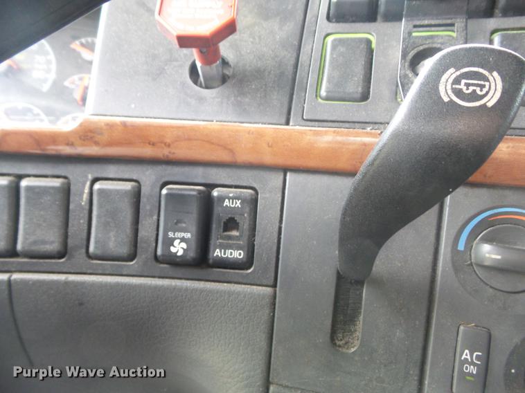 image for item DB6445 2009 Volvo VNL semi truck