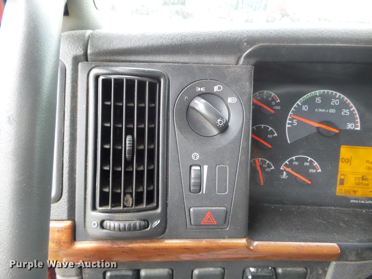 image for item DB6445 2009 Volvo VNL semi truck