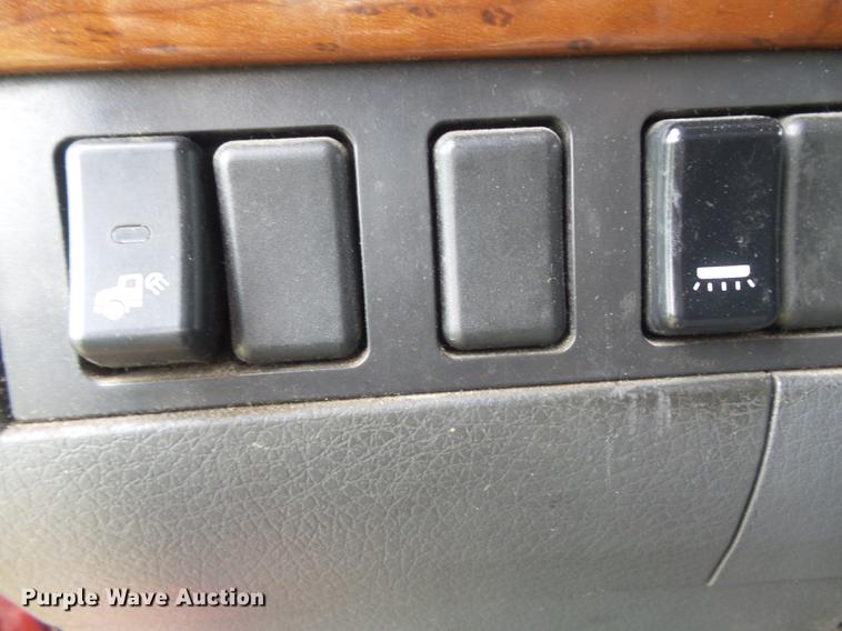 image for item DB6445 2009 Volvo VNL semi truck