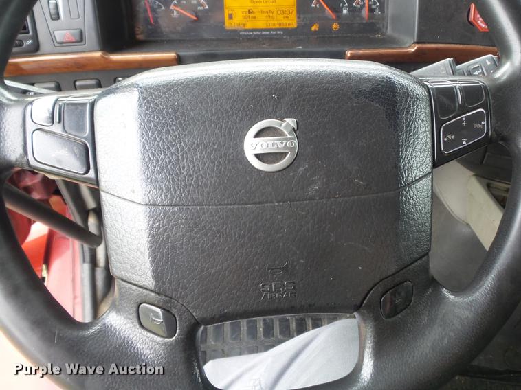 image for item DB6445 2009 Volvo VNL semi truck