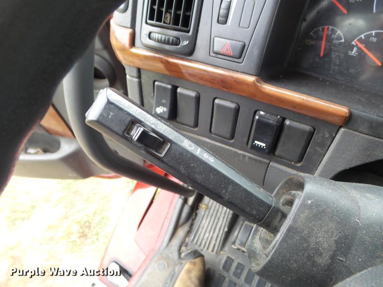 image for item DB6445 2009 Volvo VNL semi truck