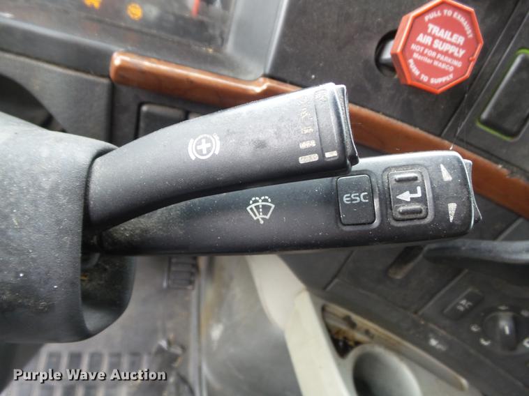 image for item DB6445 2009 Volvo VNL semi truck