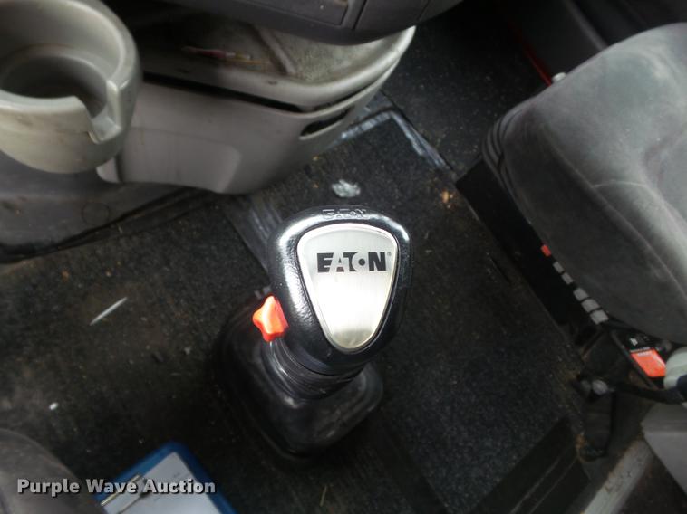 image for item DB6445 2009 Volvo VNL semi truck