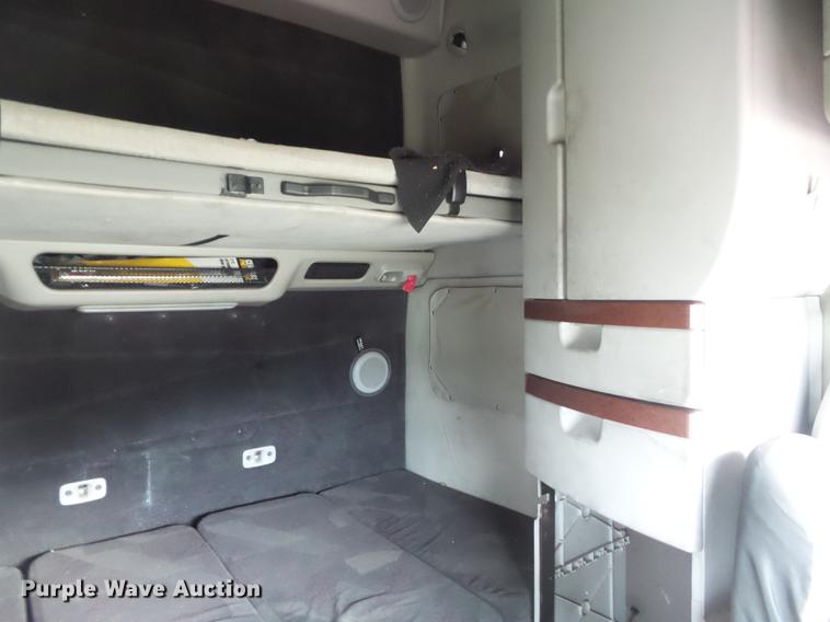 image for item DB6445 2009 Volvo VNL semi truck