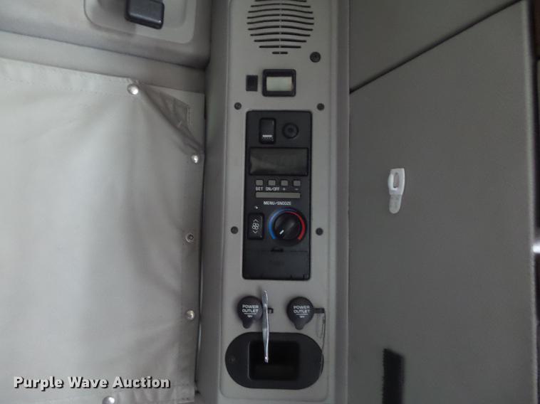 image for item DB6445 2009 Volvo VNL semi truck