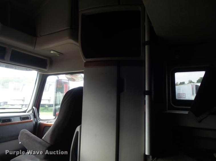 image for item DB6445 2009 Volvo VNL semi truck