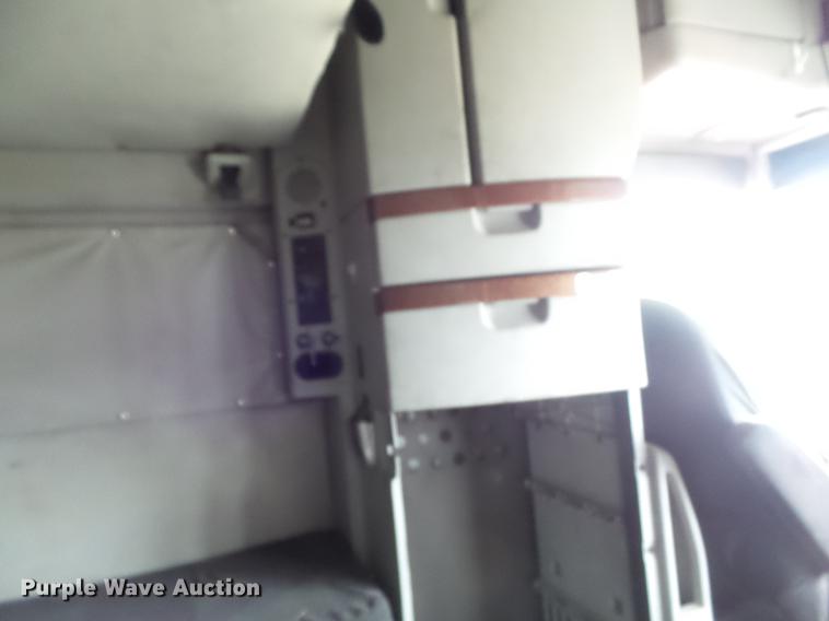 image for item DB6445 2009 Volvo VNL semi truck